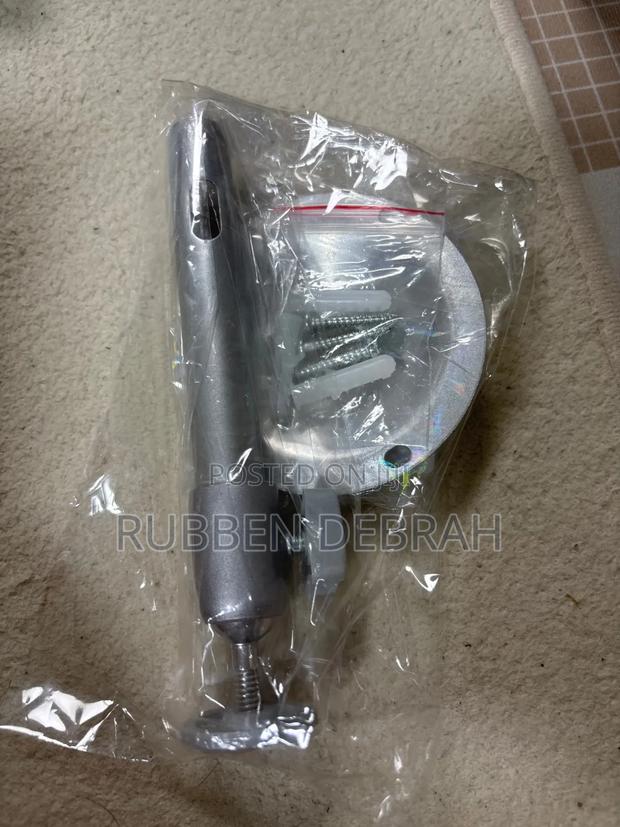 Projector Wall Mount · Photo 1