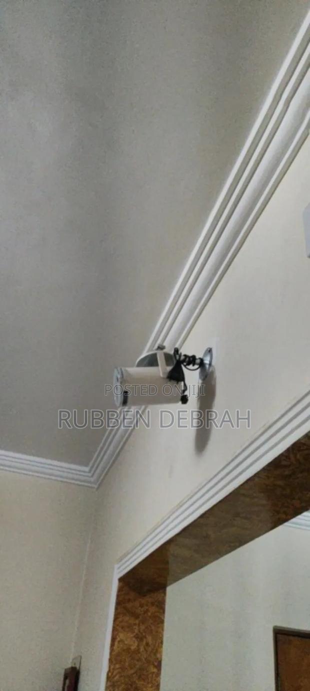 Projector Wall Mount · Photo 3