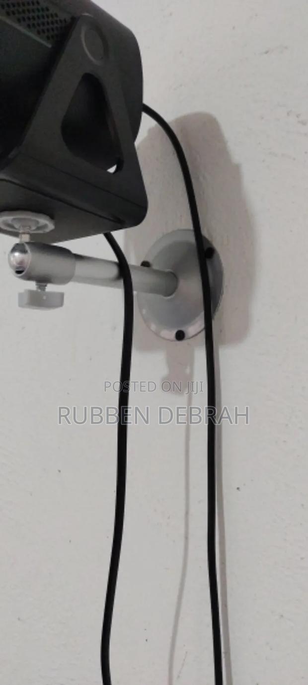 Projector Wall Mount · Photo 2