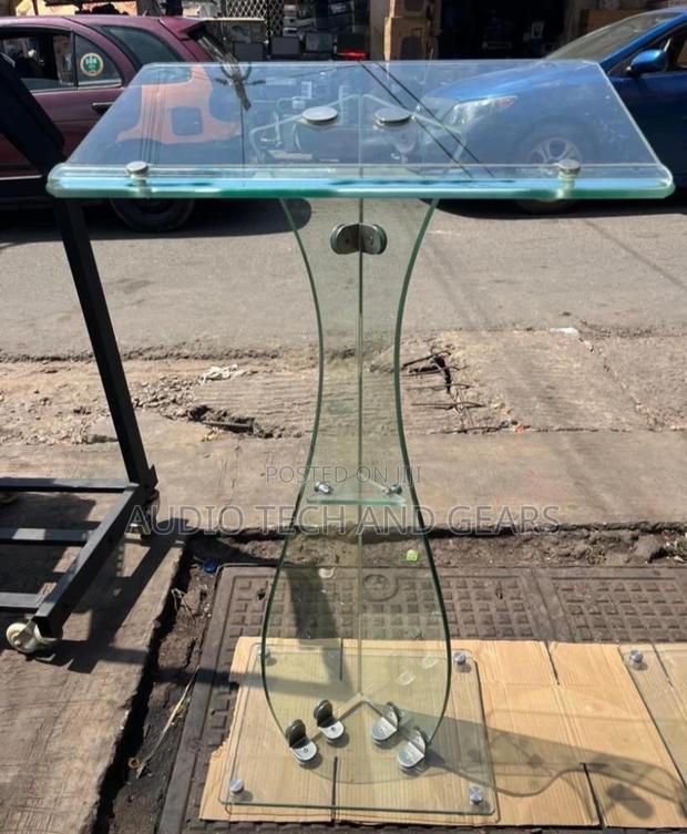 Plain Glass Pulpit · Photo 1