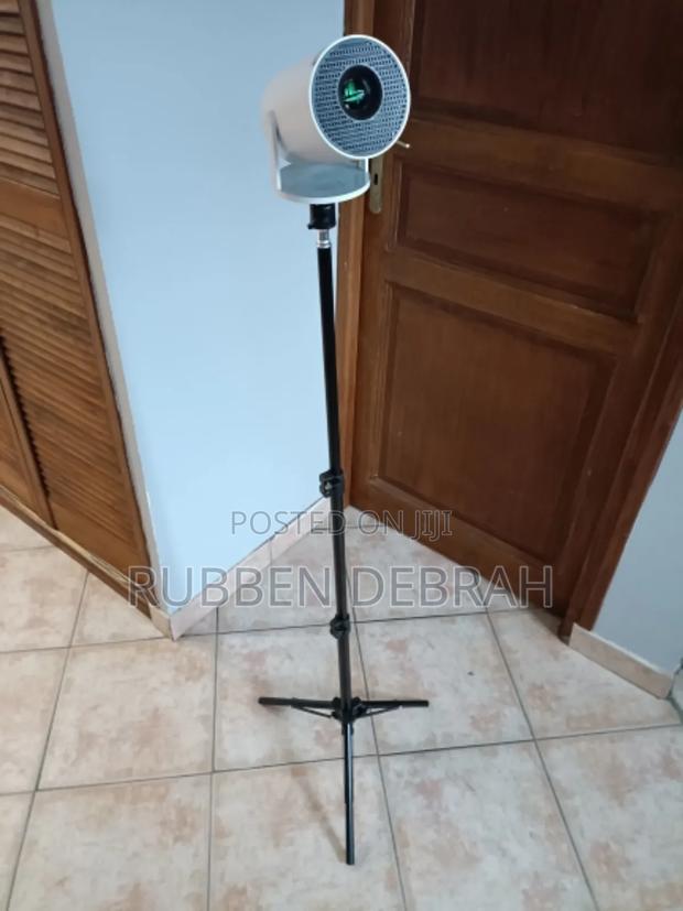 Projector Tripod Stand Mount · Photo 1