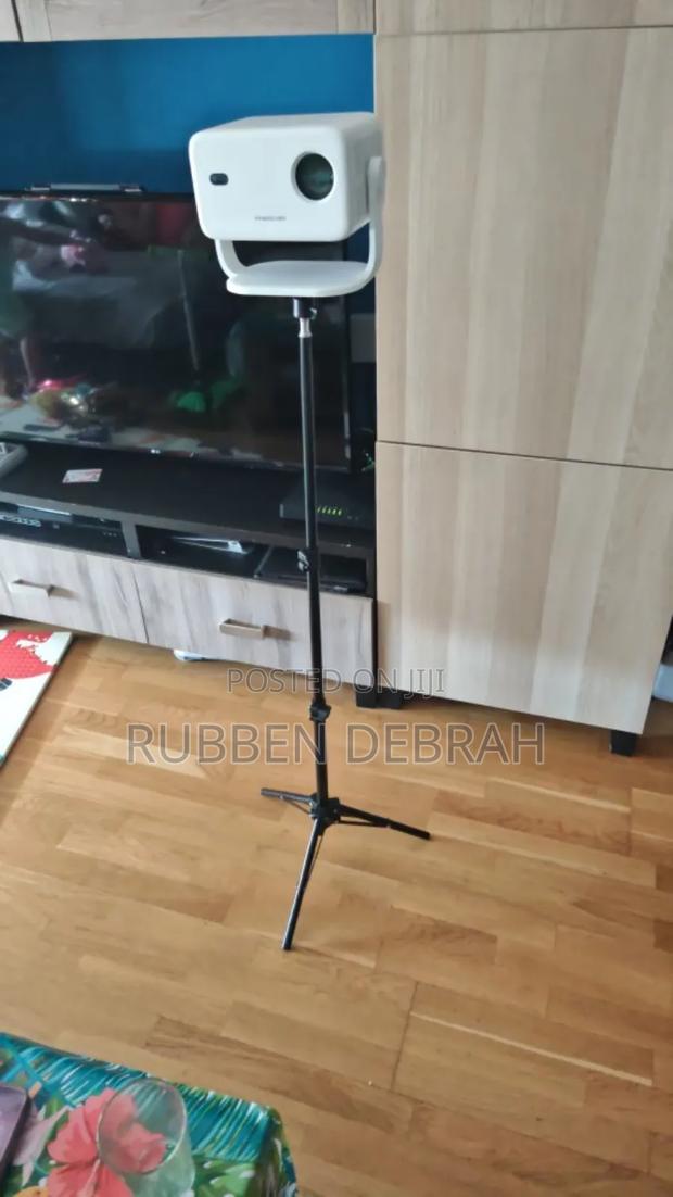 Projector Tripod Stand Mount · Photo 3