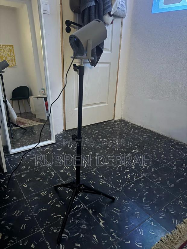Projector Tripod Stand Mount · Photo 2