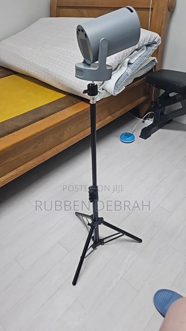 Projector Tripod Stand Mount · Photo 1