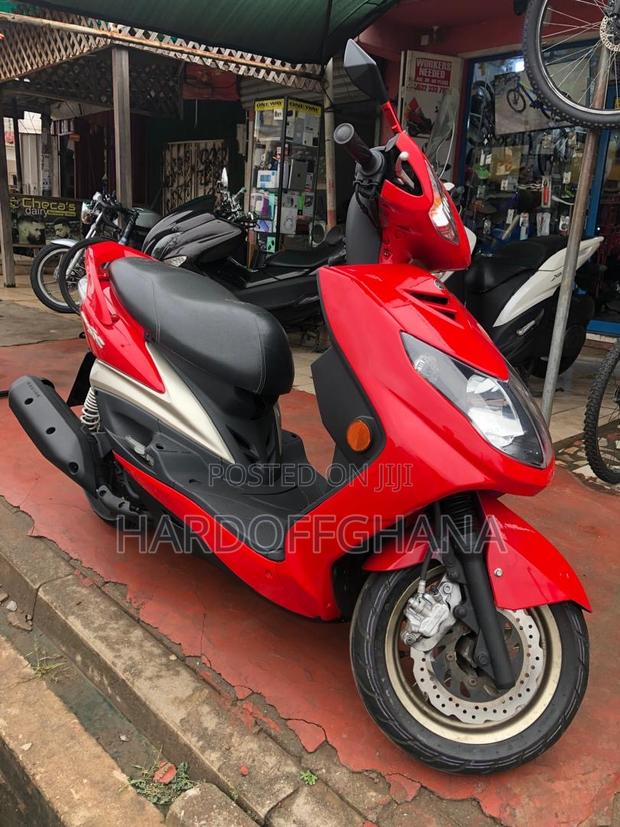 Yamaha 2010 Red · Photo 2