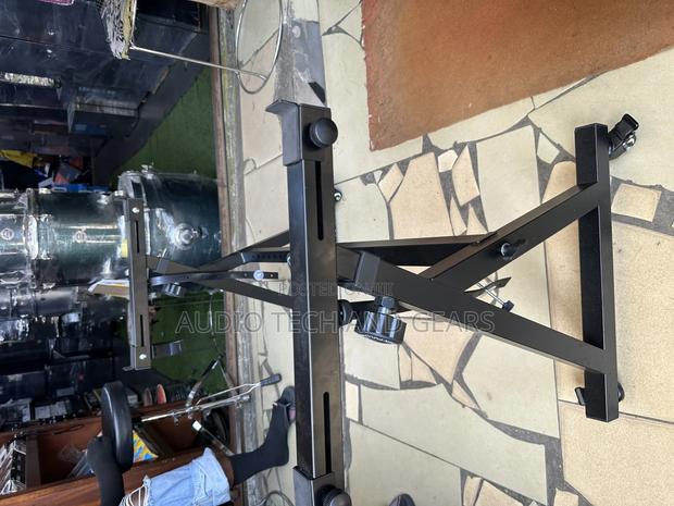 Z-Frame Keyboard Stand · Photo 3