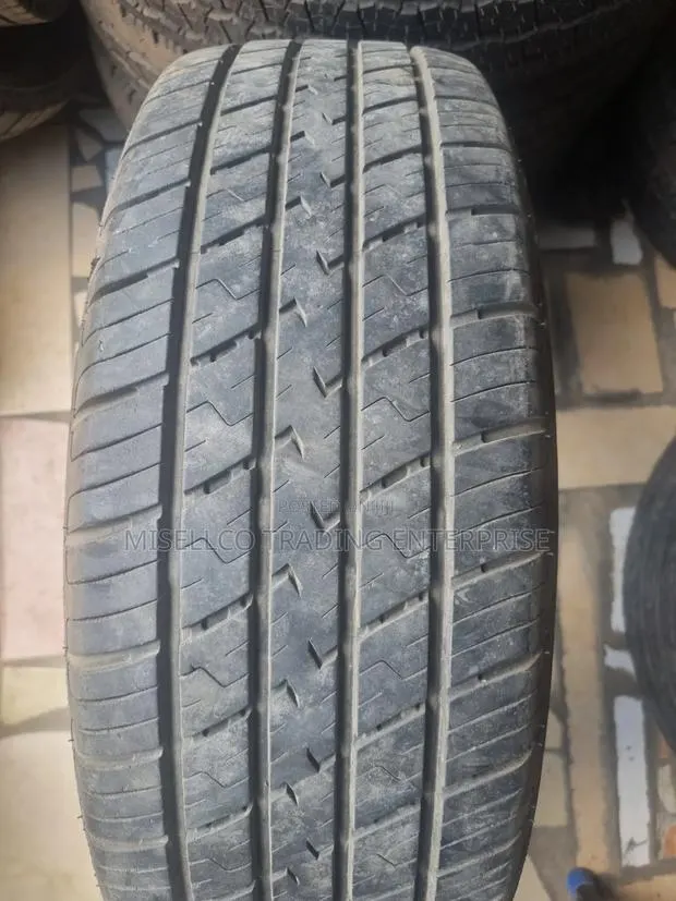 205/65r15 Slightly Used Tires · Photo 1