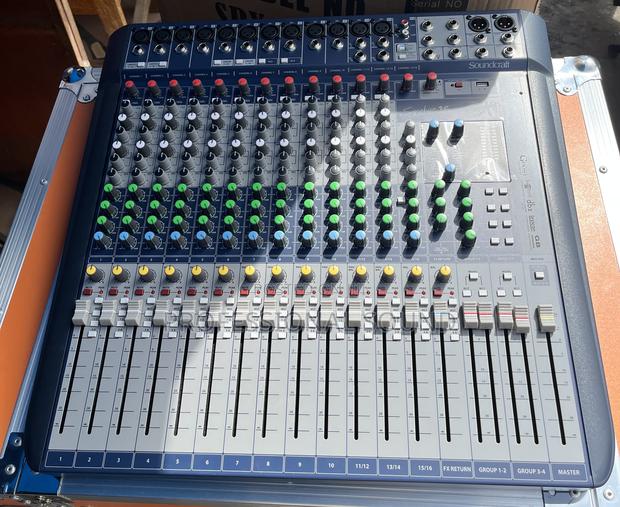 Soundcraft Signature 16 · Photo 2