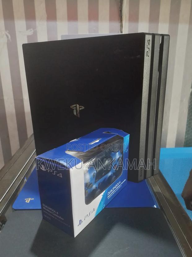Playstation 4 Pro Complete With a Controller · Photo 1