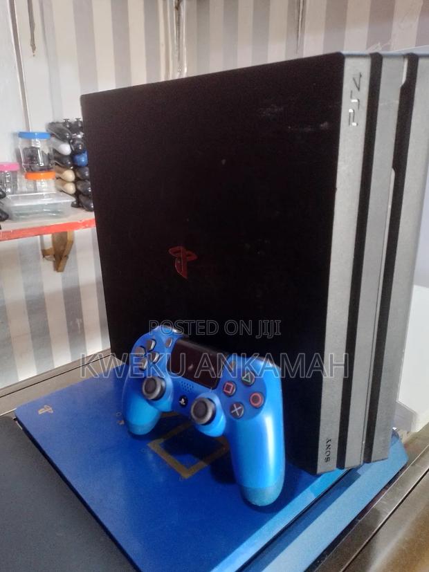 Playstation 4 Pro Complete With a Controller · Photo 2