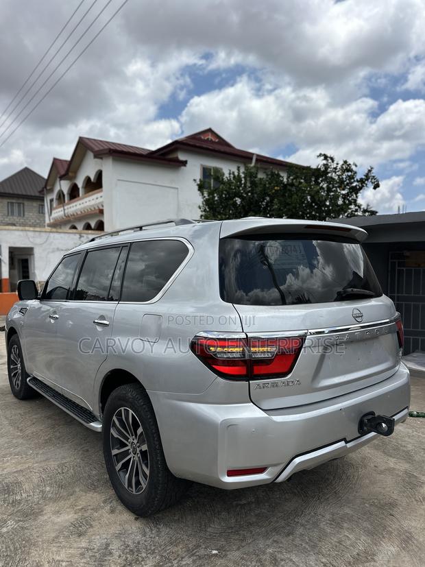 Nissan Armada Platinum AWD 2017 Silver · Photo 4