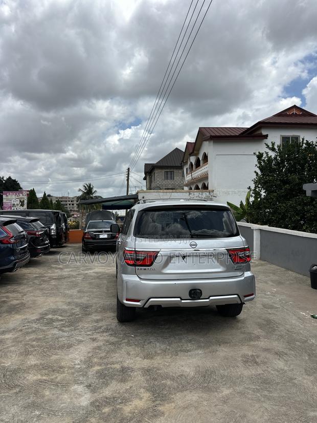 Nissan Armada Platinum AWD 2017 Silver · Photo 6