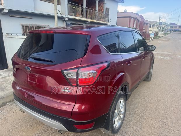 Ford Escape SE 4x4 2017 Red · Photo 2