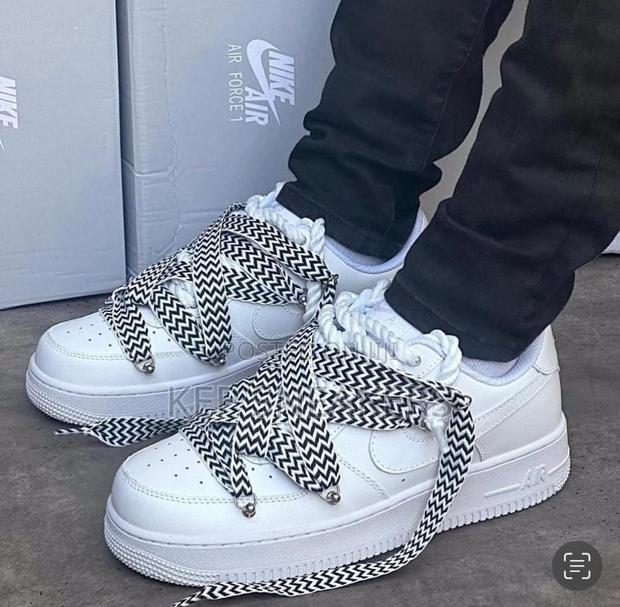 Nike Air Force 1 Wide Lace · Photo 3