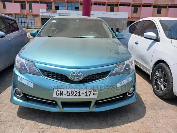 Toyota Camry LE 4dr Sedan w/Prod. End 11/13 (2.5L 4cyl 6A) 2014 Green · Photo 1