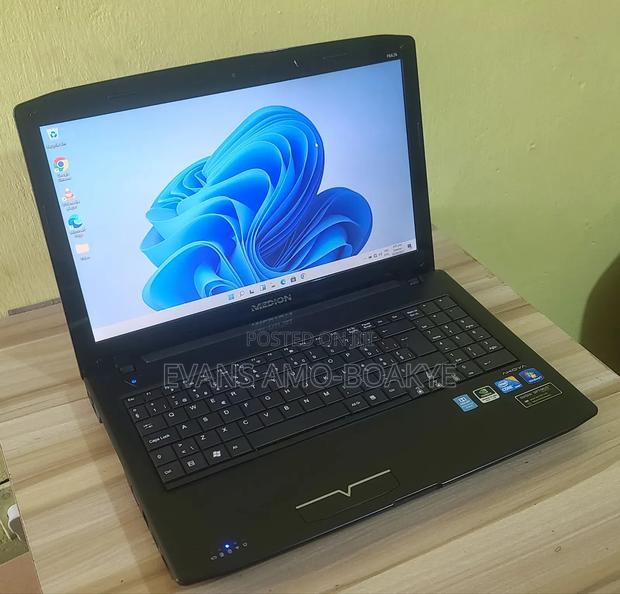 Laptop Medion Akoya P6677 8GB Intel Core I3 HDD 640GB · Photo 2