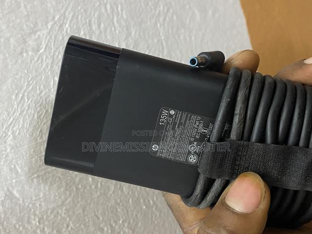 Original Hp Blue Pin 19.5v. 6.9a,135w for Hp Spectre and Omen . · Photo 2