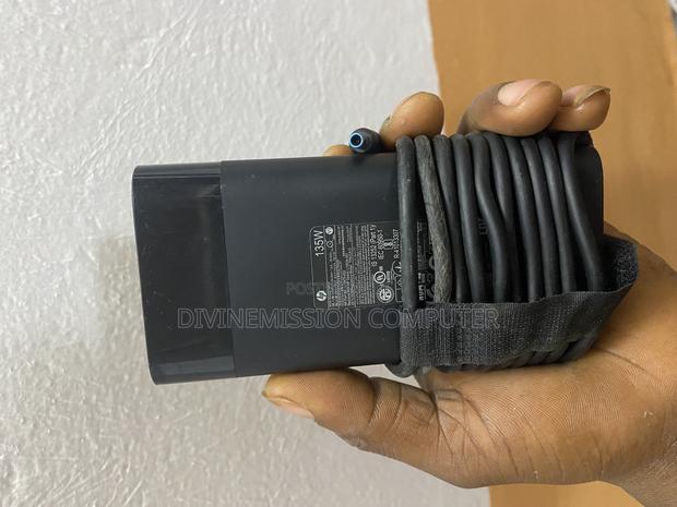 Original Hp Blue Pin 19.5v. 6.9a,135w for Hp Spectre and Omen . · Photo 1