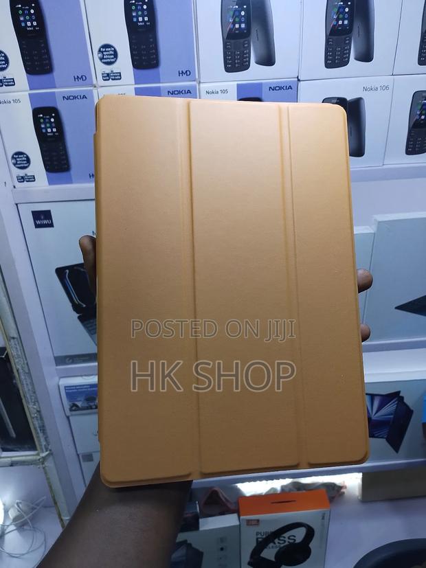 Samsung Galaxy Tab A9 Plus Smart Case - Light Brown · Photo 1