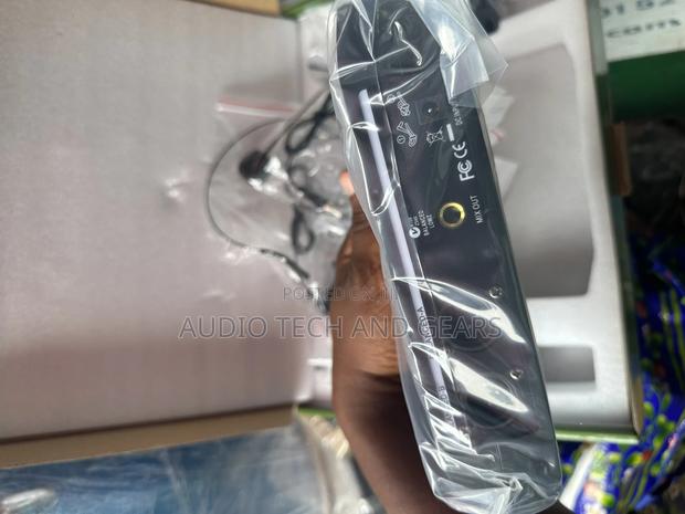 Shure Wireless Head and Tie Microphone (Glxd4) · Photo 2