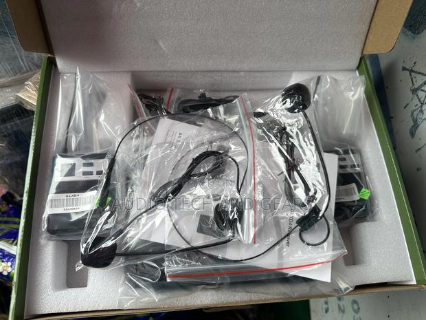 Shure Wireless Head and Tie Microphone (Glxd4) · Photo 1