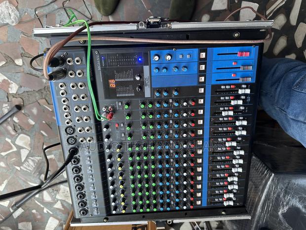 Yamaha Mg16u 16 Channel Mixer · Photo 1
