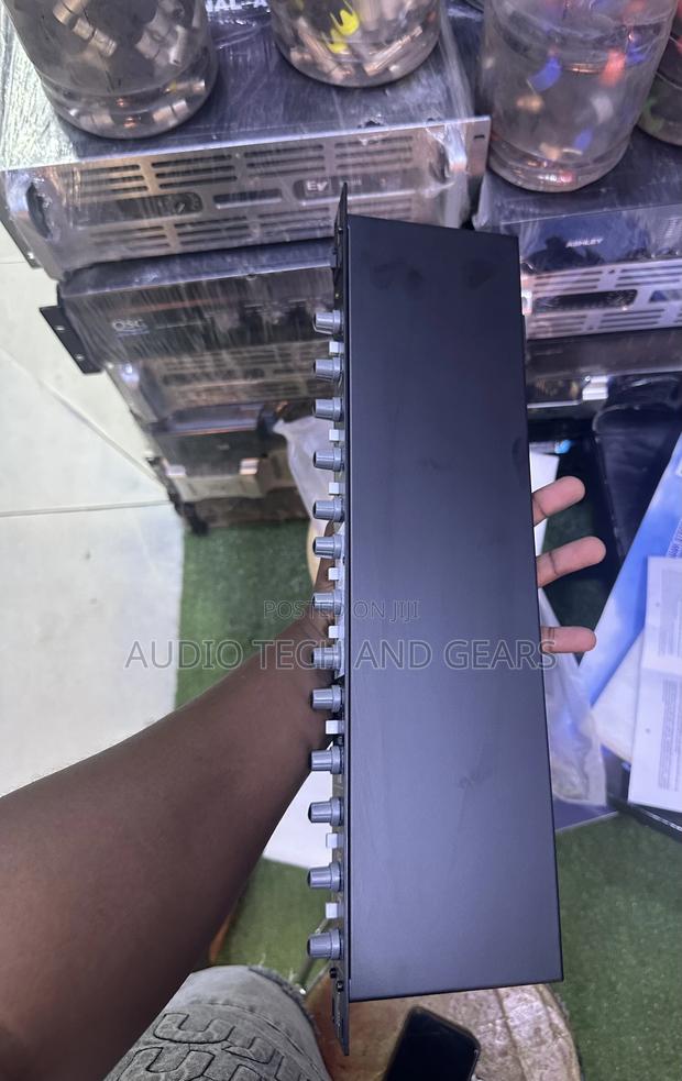 Supermulti 4 Way Stereo Crossover Plus Subwoofer · Photo 3