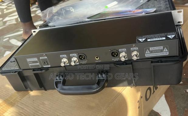 Shure Hu-5000 Wireless Microphone · Photo 4