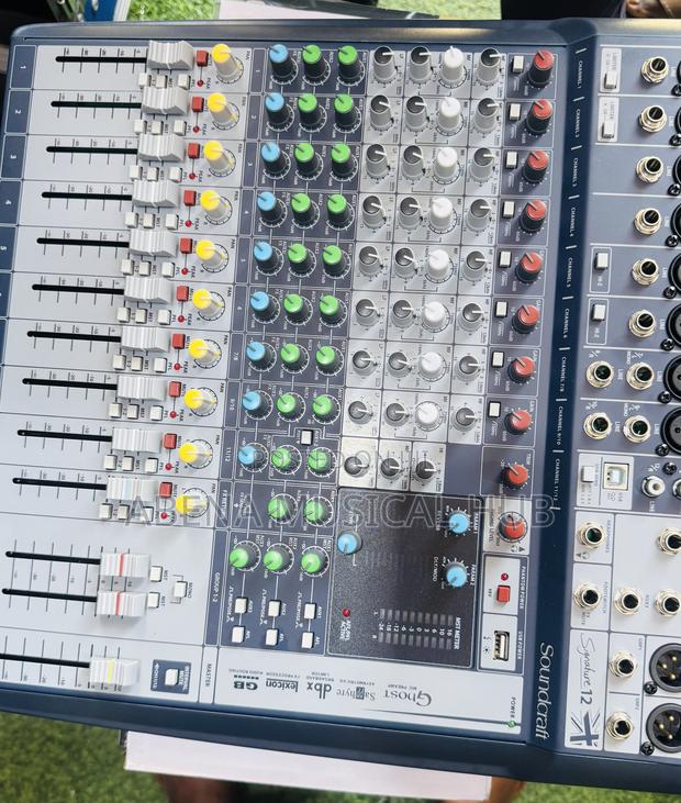 12 Channel Sound Craft Singnature Mixer · Photo 1