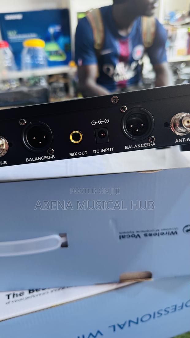 Shure Uhf Professional Wireless Microphone 4 In 1 · Photo 5