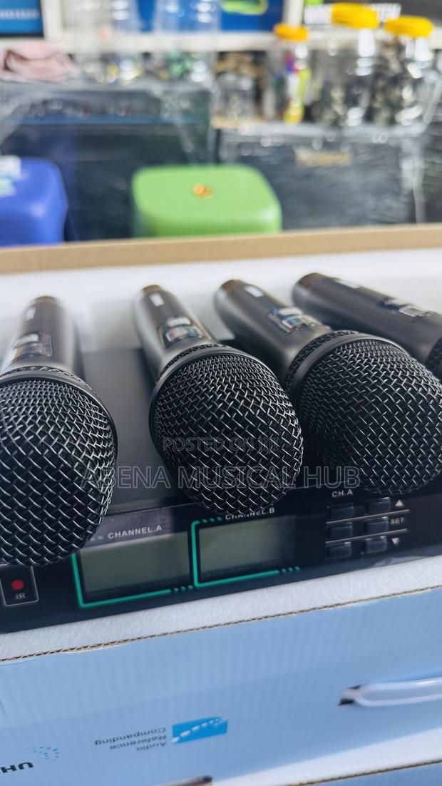 Shure Uhf Professional Wireless Microphone 4 In 1 · Photo 1