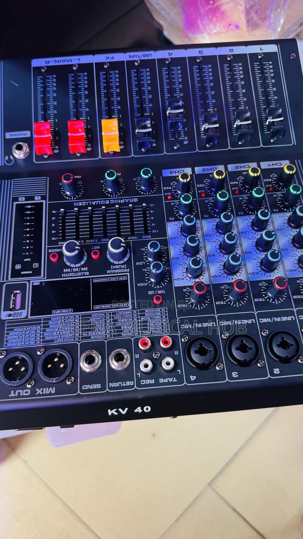Kv 4 Channel Powered Mixer · Photo 1