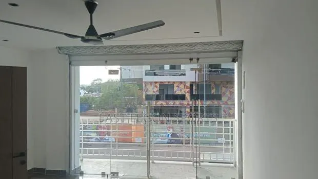Shop Office Room Flats With Solar Power AC 65 Sqre Metres East Legon · Photo 1