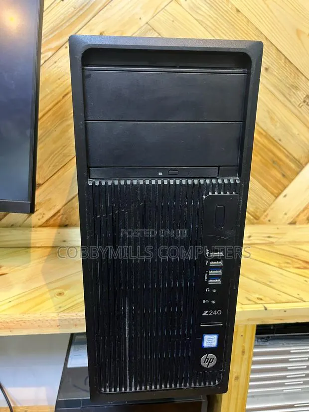 Desktop Computer HP Z240 16GB Intel Core i7 HDD+SSD 256GB · Photo 1