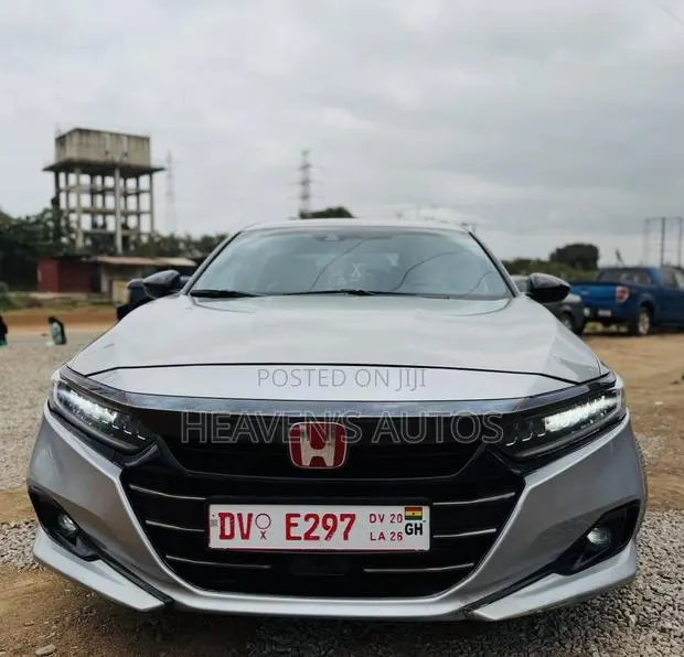 Honda Accord 2022 Silver · Photo 1