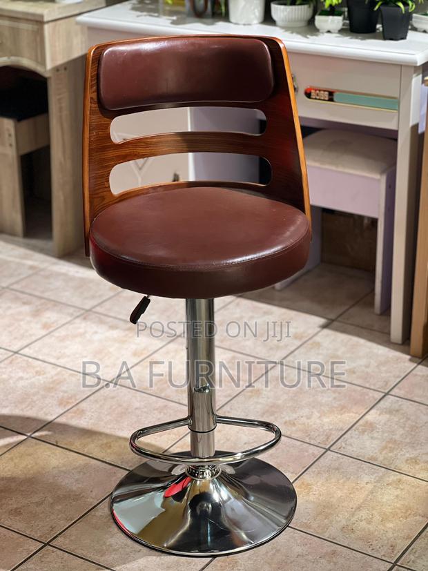 Classy Bar Chair · Photo 1