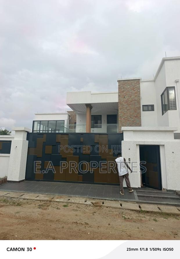 7bdrm House in E A Propeties, Ability for sale · Photo 2