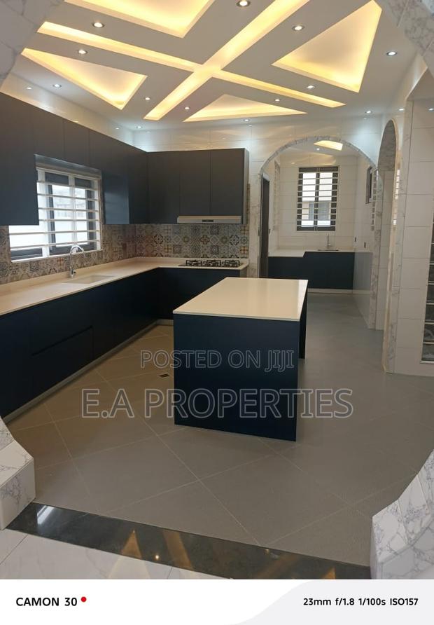 7bdrm House in E A Propeties, Ability for sale · Photo 3