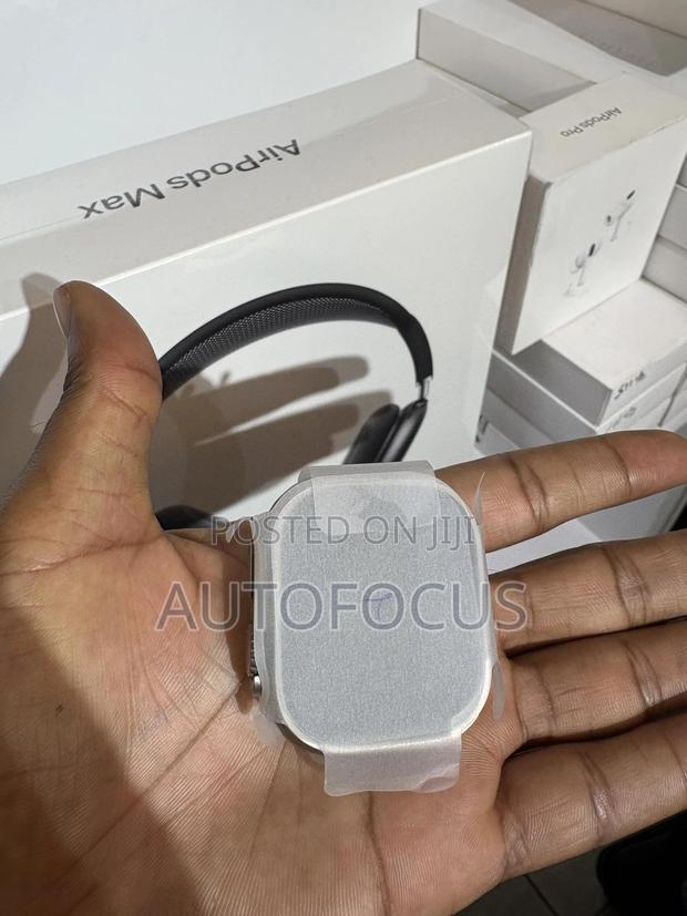 Apple Watch Ultra 2 Natural Titanium · Photo 5