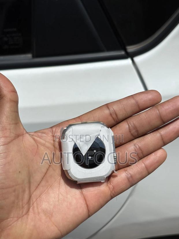 Apple Watch Ultra 2 Natural Titanium · Photo 6