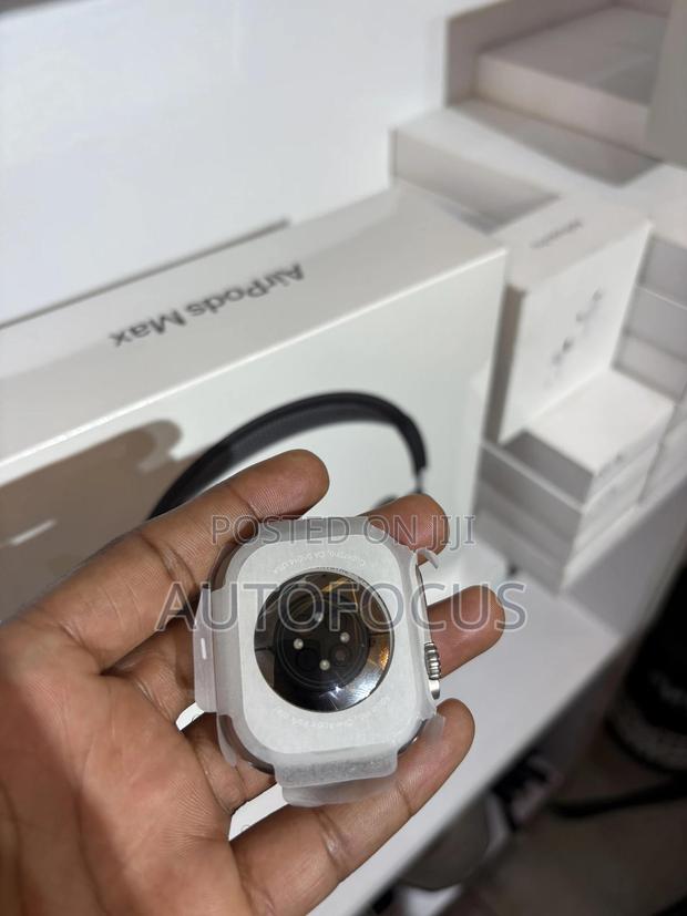 Apple Watch Ultra 2 Natural Titanium · Photo 4