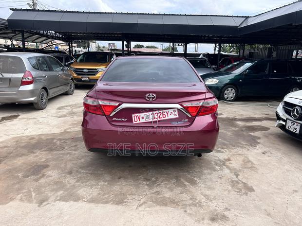 Toyota Camry 2016 Red · Photo 5