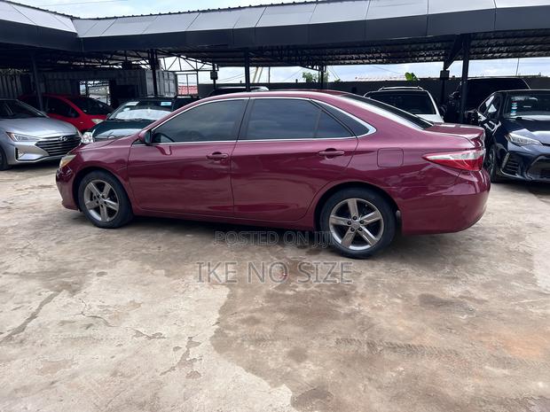 Toyota Camry 2016 Red · Photo 7