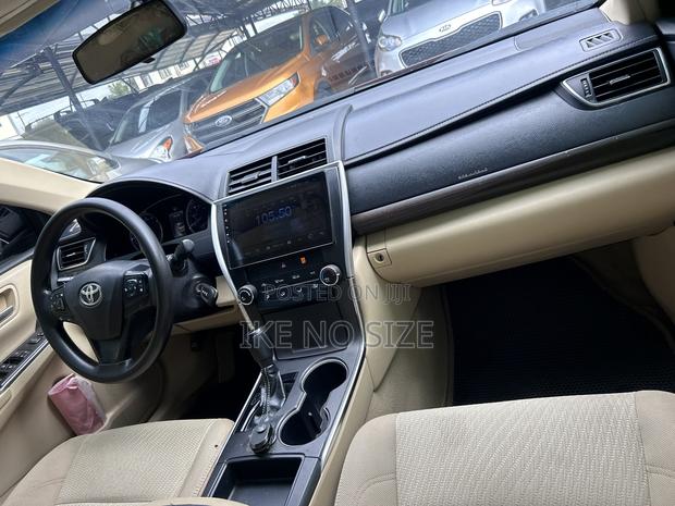Toyota Camry 2016 Red · Photo 2