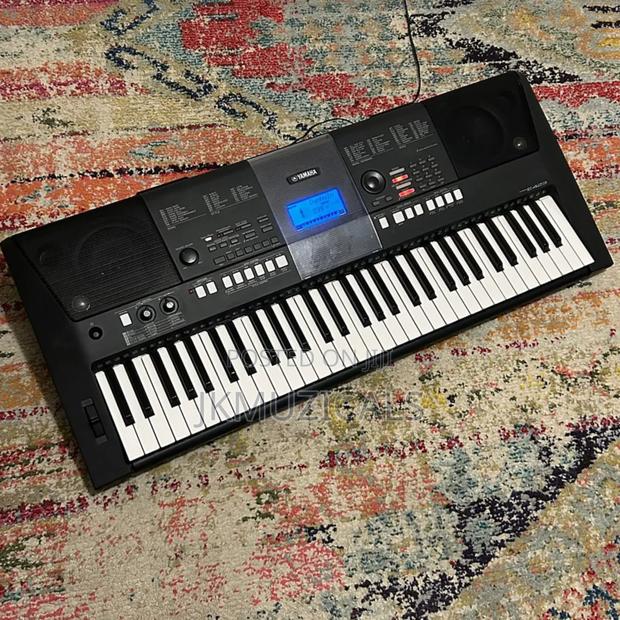 PSR 423_ 61 Keys Electronic Keyboard _ Piano · Photo 2