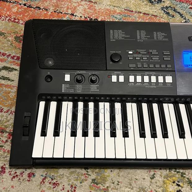PSR 423_ 61 Keys Electronic Keyboard _ Piano · Photo 3