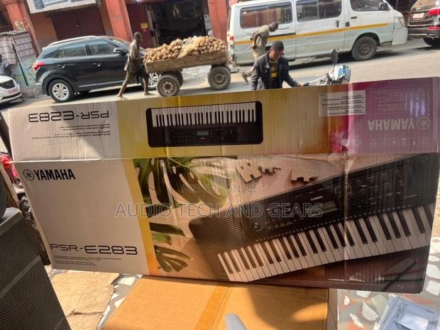 Yamaha PSR E-283 · Photo 2