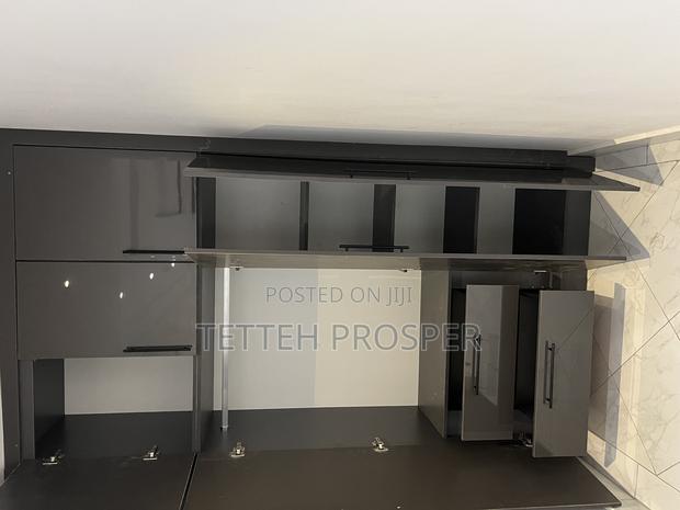 Wardrobe and Walk-in Closet