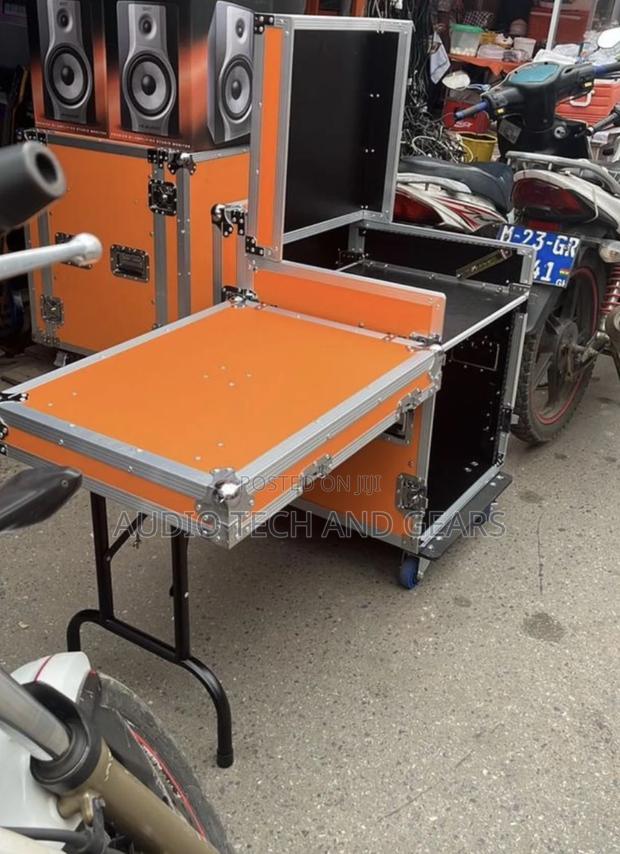 16u Amplifier Rack With Table · Photo 1