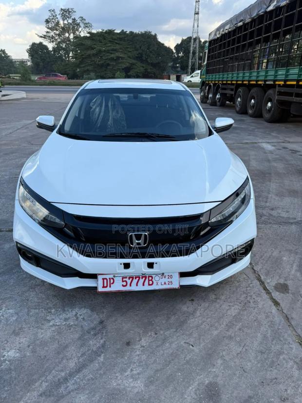 Honda Civic EX Sedan 2018 White · Photo 1